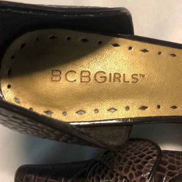 BCBGIRLS SNAKE SKIN 2" HEELS SIZE 7.5 - Picture 5 of 6